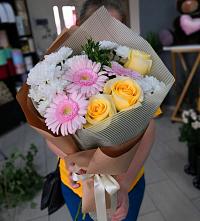 Букет цветов из:  Герберы, Розы и Хризантемы в Ушаково