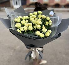 Букет Белые кустовые розы Солинеро в Ушаково