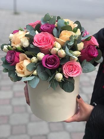 Цветочная композиция из Розы в шляпной коробке в Ушаково
