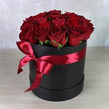 Цветочная композиция из Розы в шляпной коробке в Ушаково